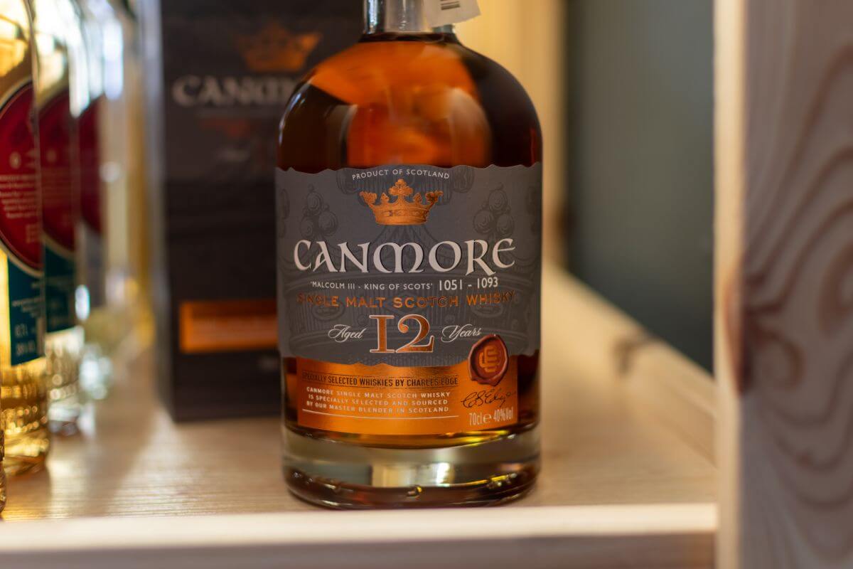 Whisky premium w eleganckiej butelce 